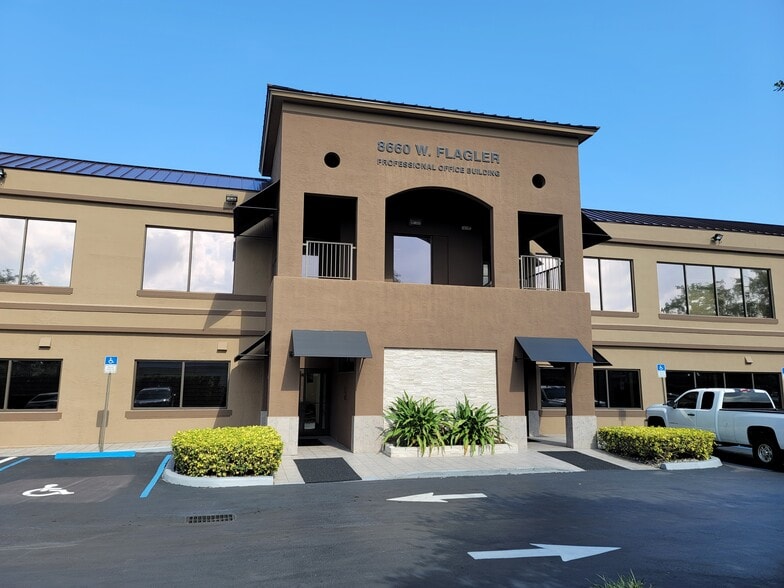 8660 W Flagler St, Miami, FL for lease - Building Photo - Image 3 of 5