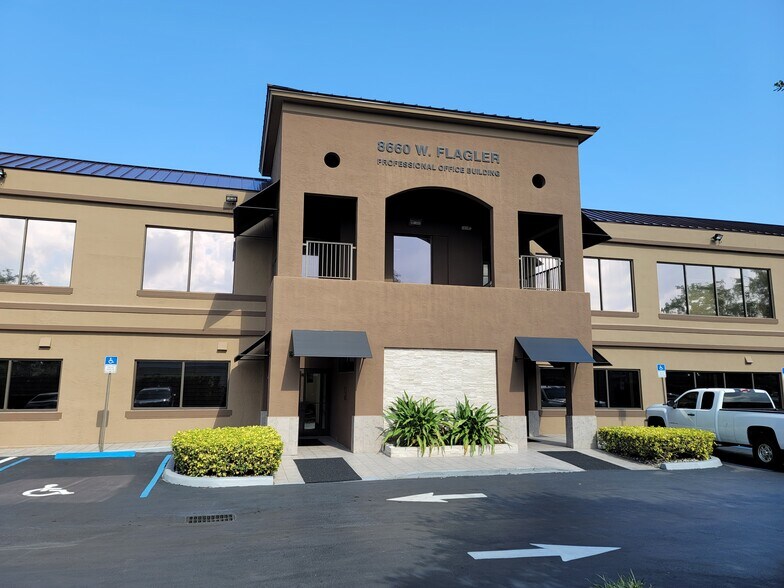 8660 W Flagler St, Miami, FL à louer - Photo du bâtiment - Image 3 de 5