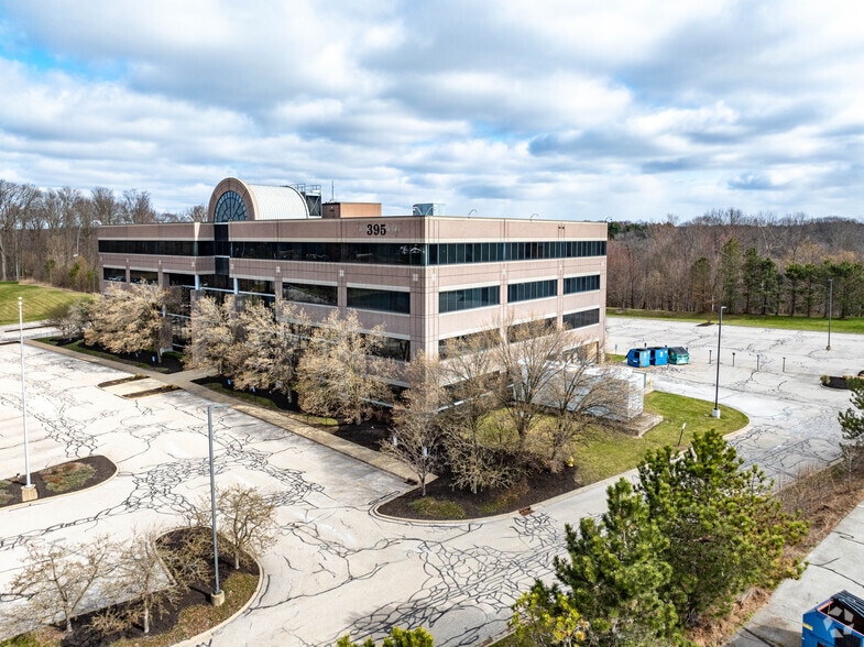 Sterling Office Park portfolio of 3 properties for sale on LoopNet.ca - Primary Photo - Image 3 of 3