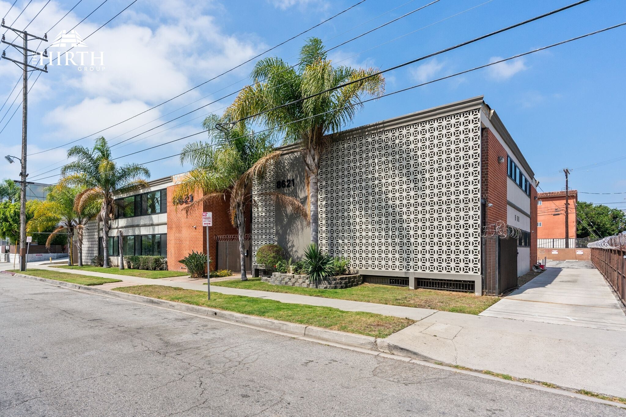 8621 Bellanca Ave, Los Angeles, CA à vendre Photo principale- Image 1 de 36