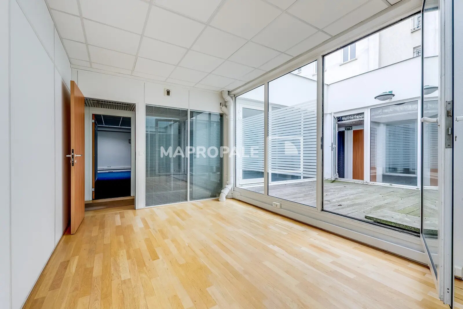 Office in Paris for sale Interior Photo- Image 1 of 14