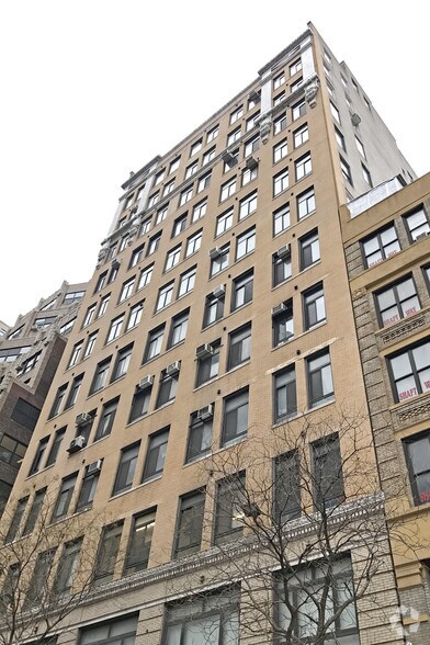 344 W 38th St, New York, NY à louer - Photo du bâtiment - Image 1 de 13