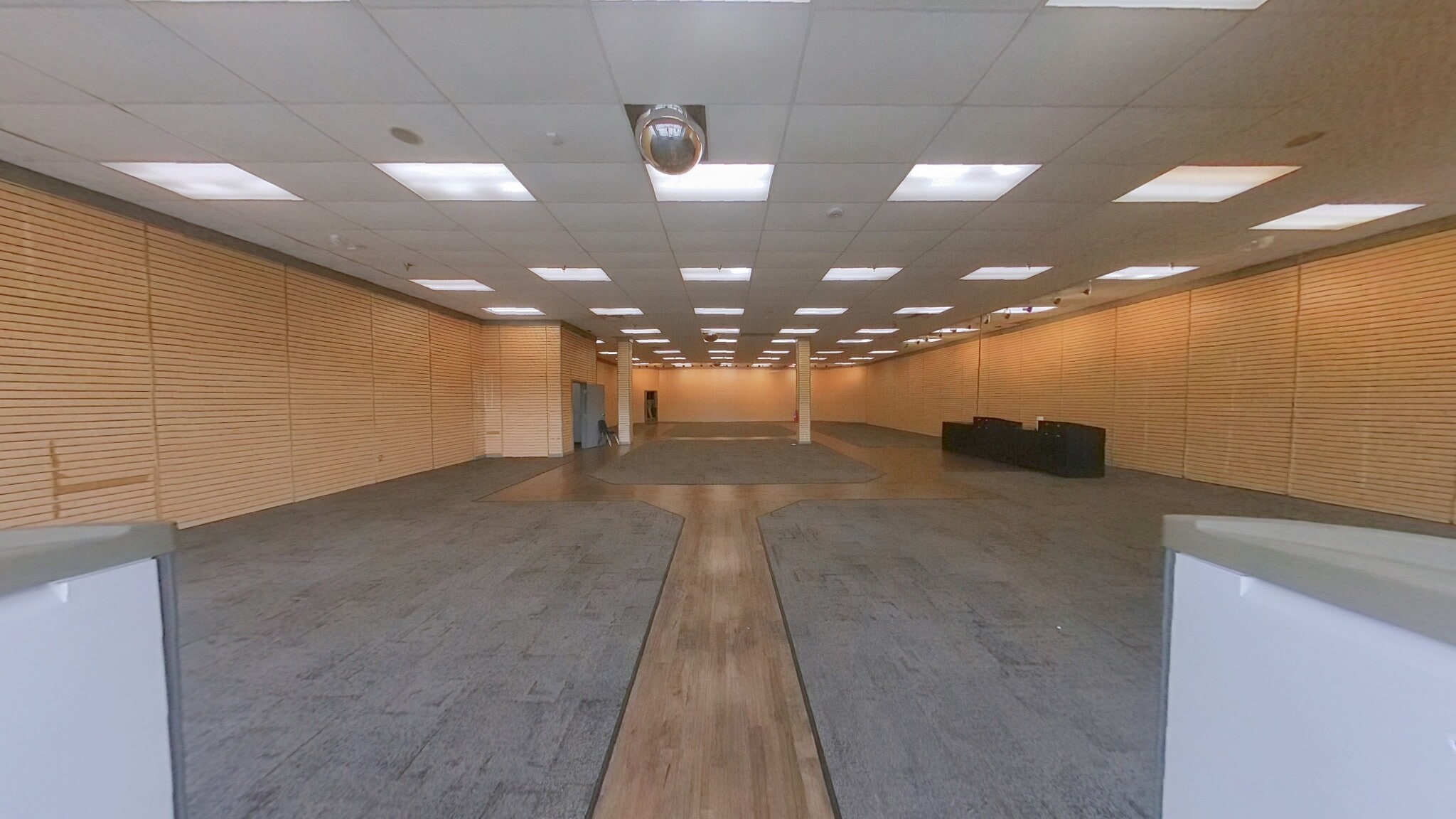 300-360 Commonwealth Dr, Wytheville, VA for lease Interior Photo- Image 1 of 12