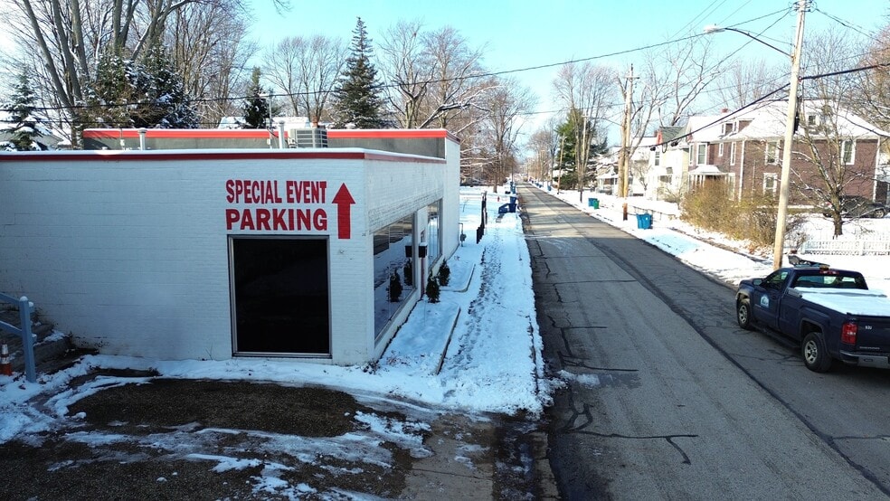 37930 2nd St, Willoughby, OH à vendre - Photo du bâtiment - Image 2 de 8