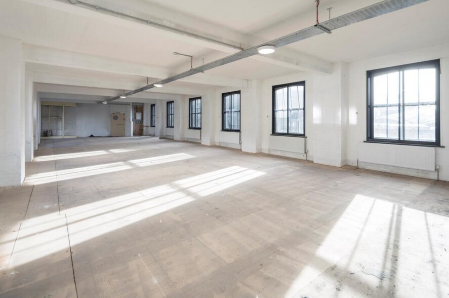 11 Greenhill's Rents, London for lease - Interior Photo - Image 2 of 4