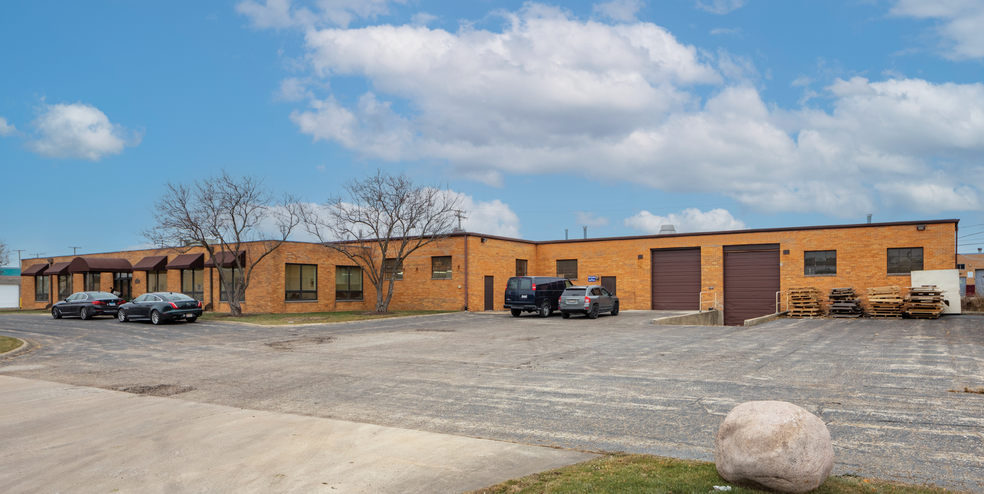 325 W Fay Ave, Addison, IL for lease - Primary Photo - Image 1 of 1