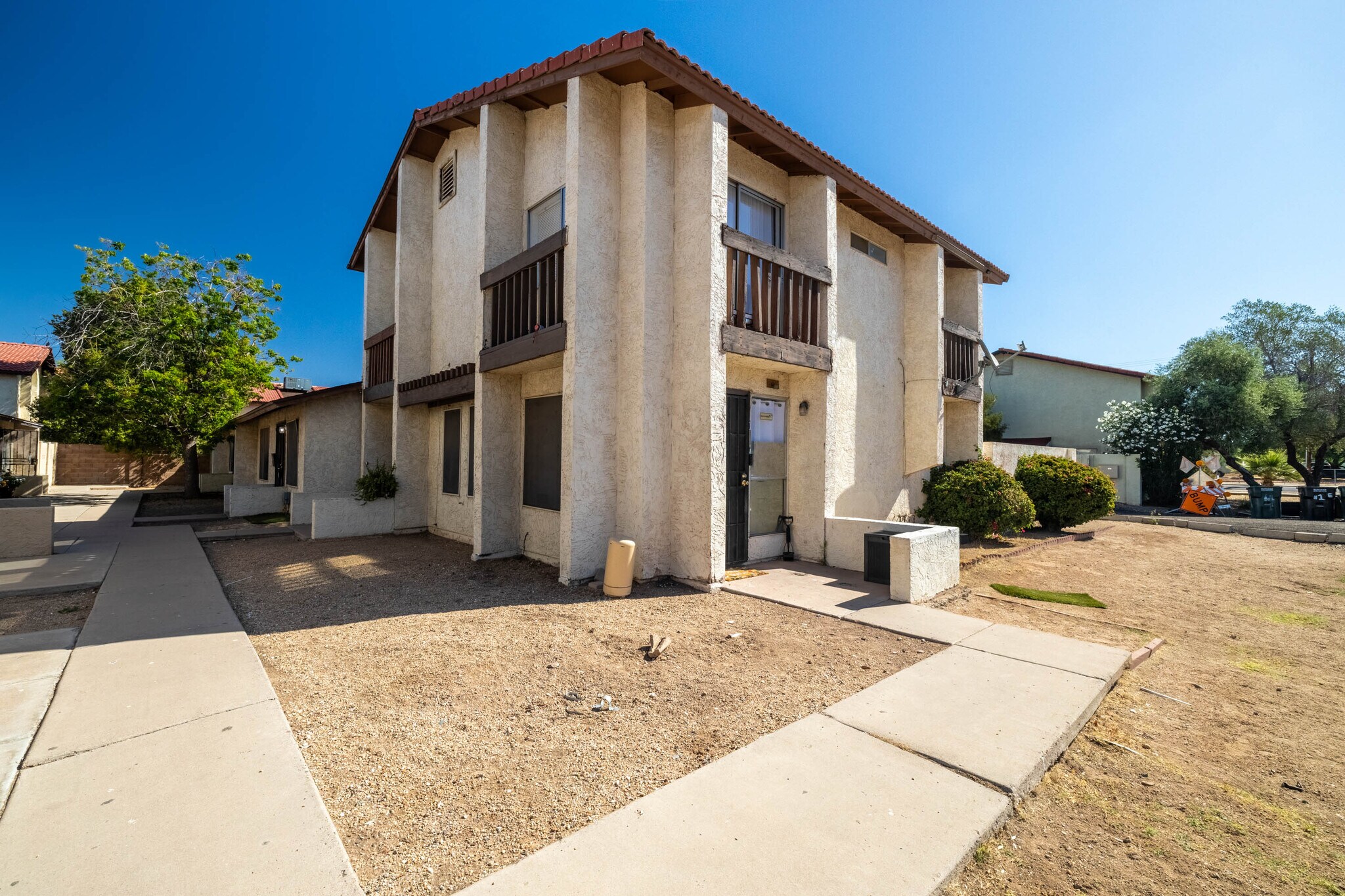 2440 E Waltann Ln, Phoenix, AZ à vendre Photo principale- Image 1 de 5