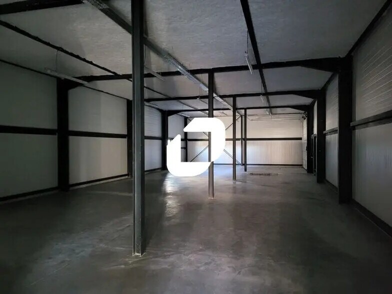 Flex in Gradignan for lease - Interior Photo - Image 3 of 7