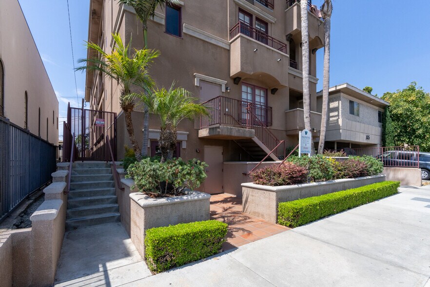 1623-1625 Butler Ave, Los Angeles, CA à vendre - Photo du bâtiment - Image 3 de 7