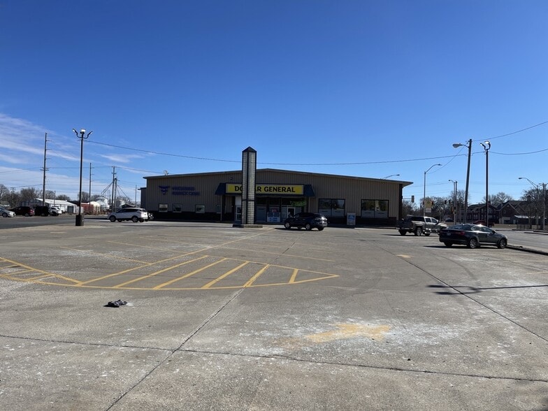 212 E Calhoun St, Macomb, IL à louer - Photo du bâtiment - Image 2 de 9