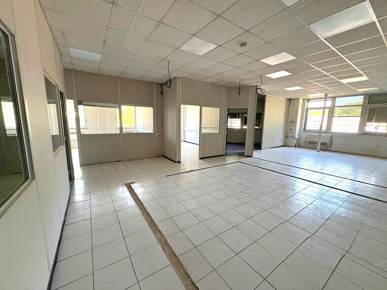 16 Boulevard Des Acieries, Marseille à louer - Photo intérieure - Image 2 de 8