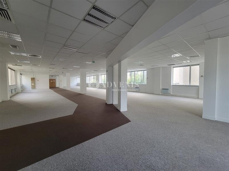 80 Boulevard Victor Hugo, Saint-Ouen-sur-Seine for lease - Interior Photo - Image 2 of 6