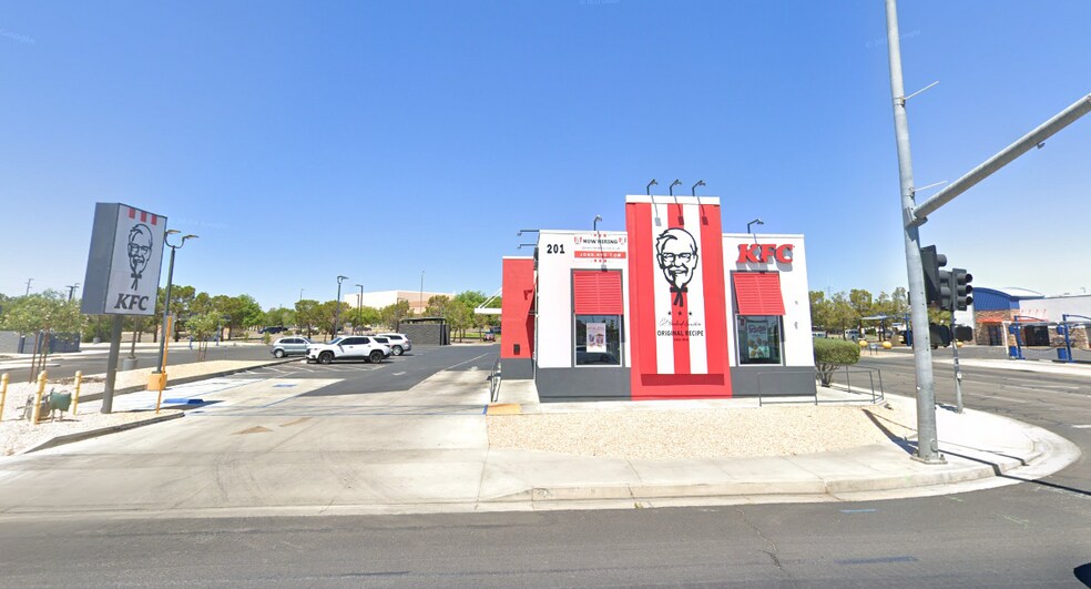 201 S China Lake Blvd, Ridgecrest, CA à vendre - Photo du bâtiment - Image 3 de 5