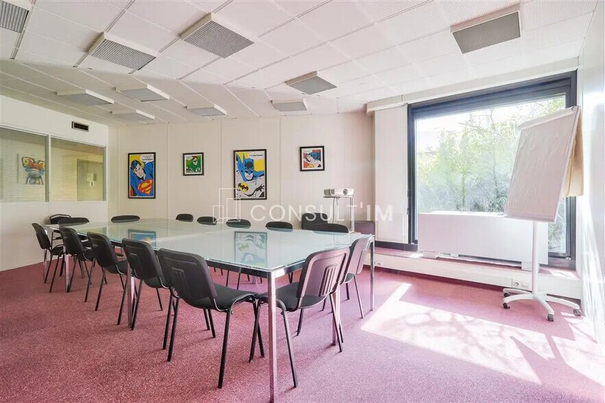 Bureau dans Saint-Cloud à vendre - Photo du bâtiment - Image 1 de 8
