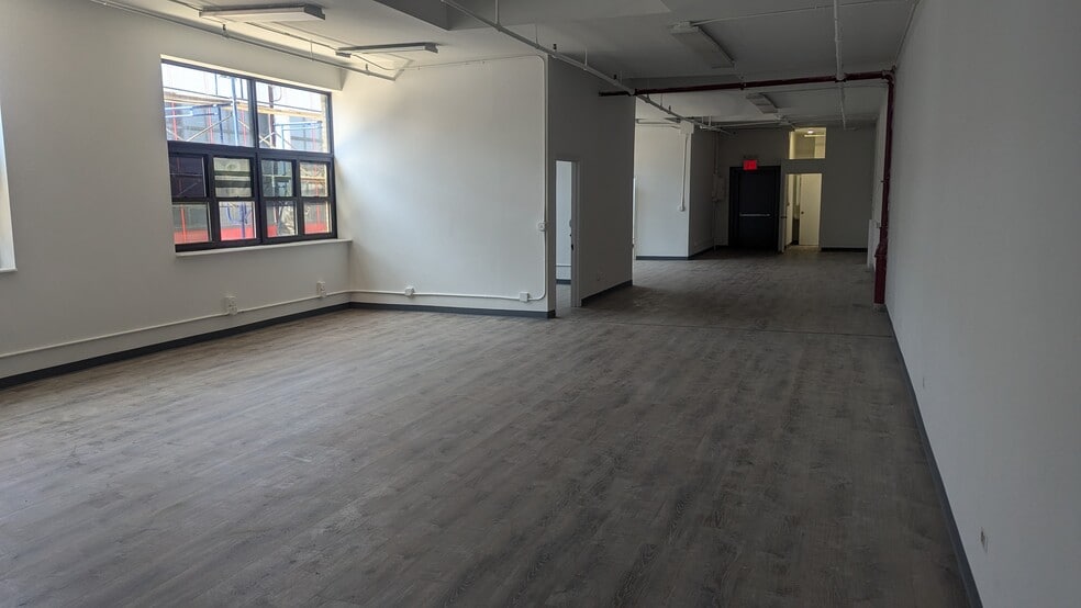 4739 35th St, Long Island City, NY for lease - Interior Photo - Image 2 of 4