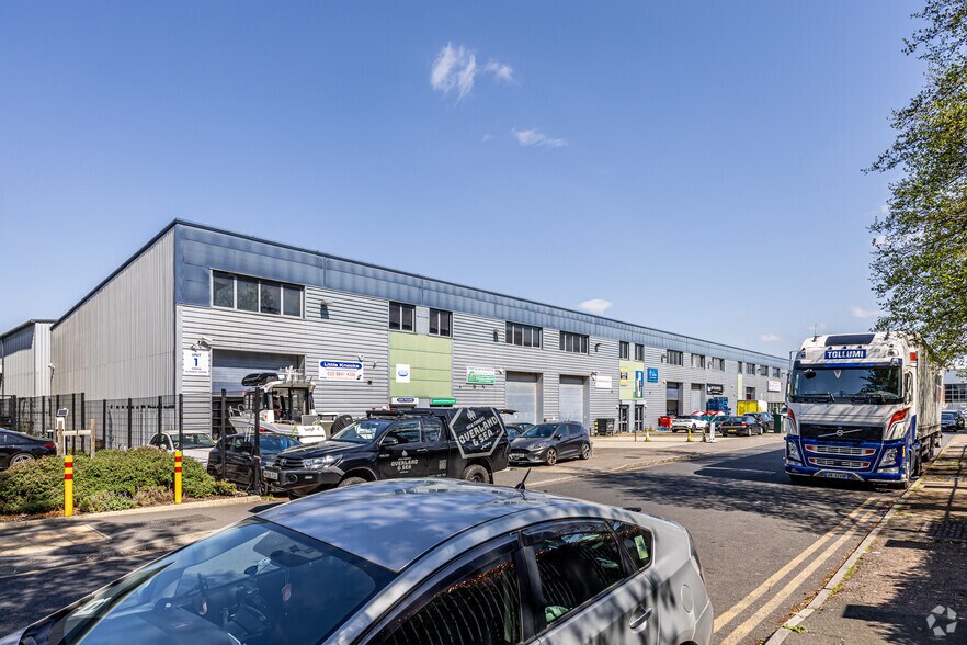 Stonefield Rd, Ruislip à louer - Photo du bâtiment - Image 3 de 3