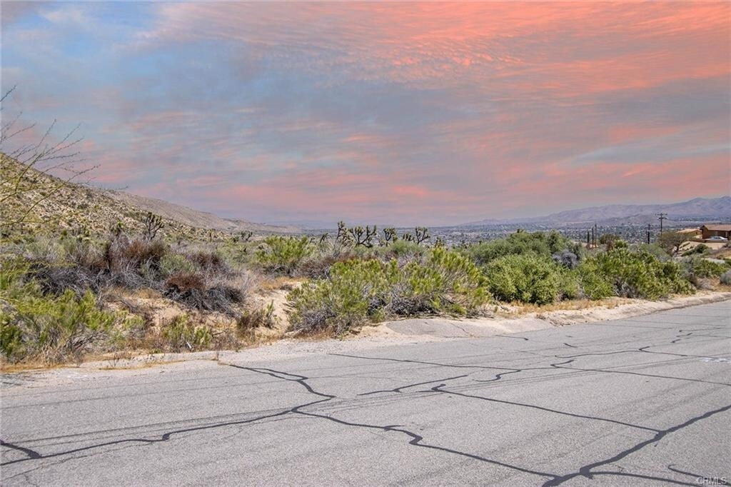 54129 Pinon Dr, Yucca Valley, CA à vendre Photo du bâtiment- Image 1 de 9