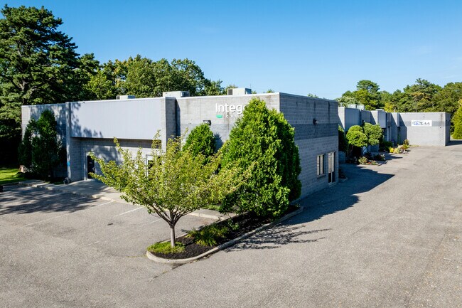 Plus de détails pour 1 Old Dock Rd, Yaphank, NY - Industriel à louer