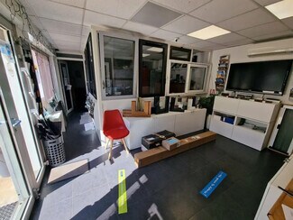 Plus de détails pour Commerce de détail à vendre