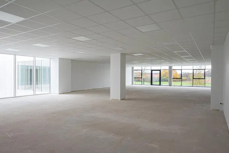 Office in Bourg-en-Bresse for lease Building Photo- Image 1 of 18