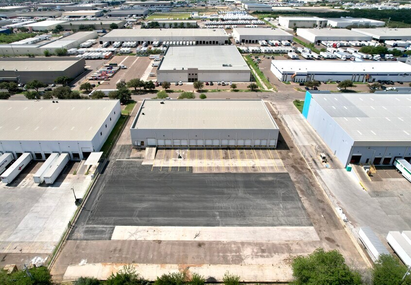 14619 Archer Dr, Laredo, TX à louer - Photo du bâtiment - Image 2 de 14