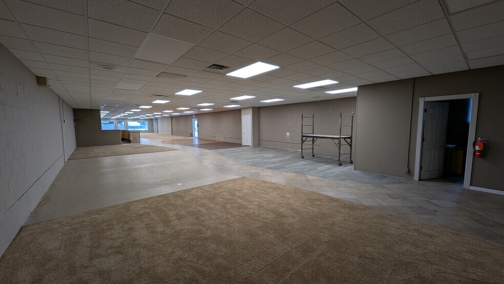 211 N Dixie Way, South Bend, IN à vendre - Photo du bâtiment - Image 3 de 15