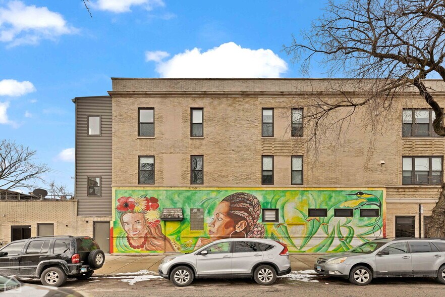 2301 W Chicago Ave, Chicago, IL à vendre - Photo du bâtiment - Image 3 de 19