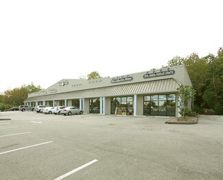 Plus de détails pour 11 N Main St, East Hampton, CT - Commerce de détail à louer