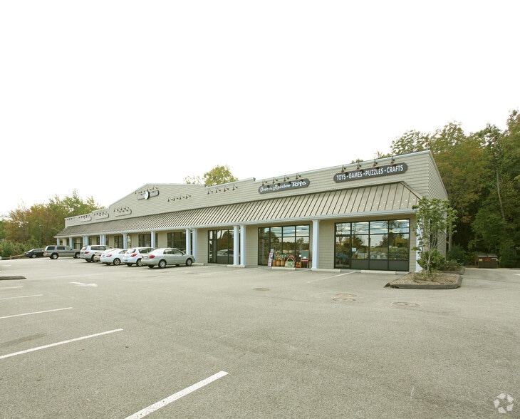 11 N Main St, East Hampton, CT for lease - Primary Photo - Image 1 of 2