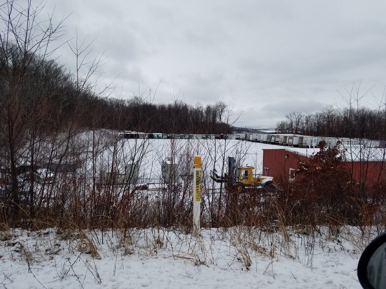 1328 Senator Bob Mellow Dr, Jessup, PA à vendre - Photo du bâtiment - Image 2 de 22