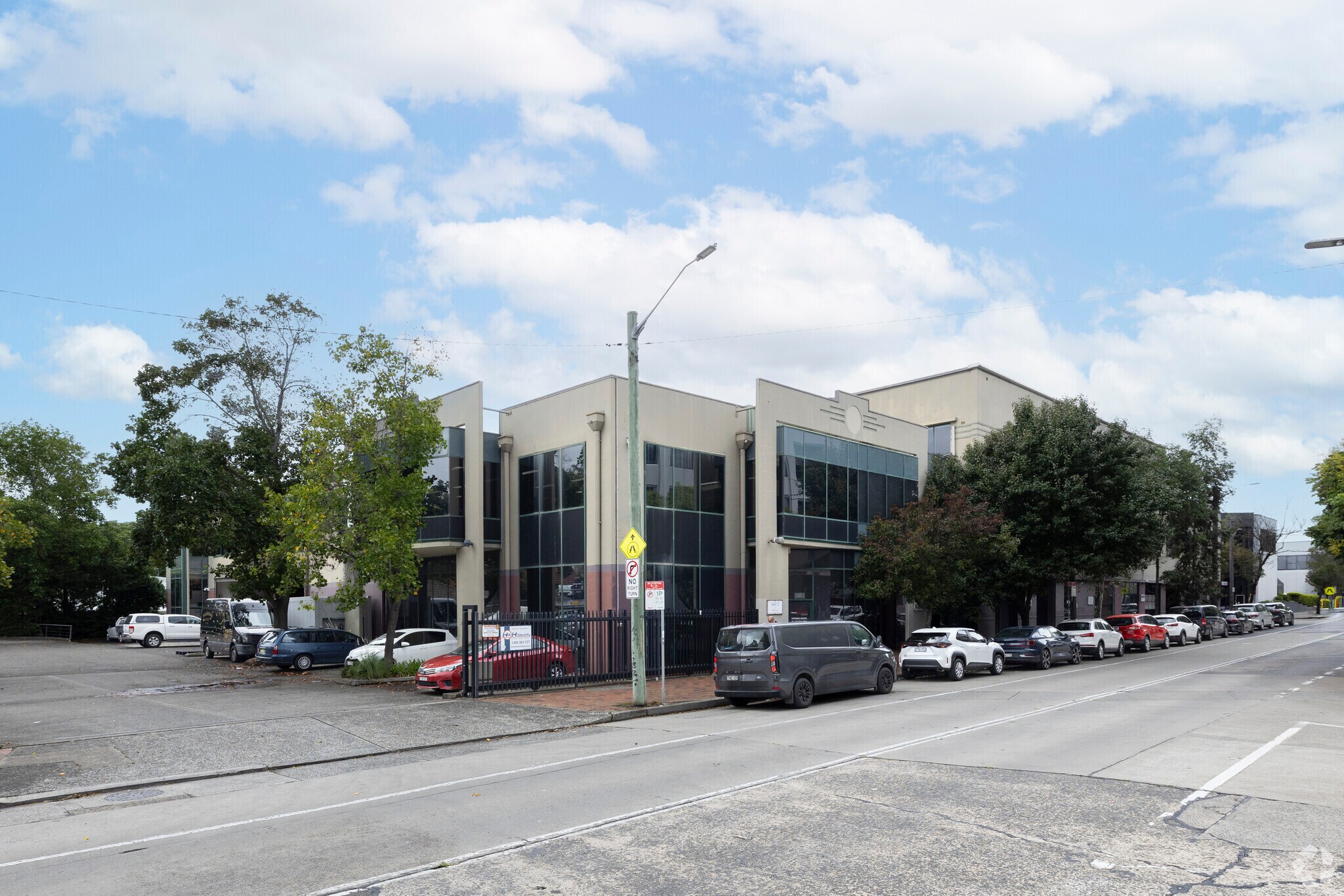 29 Bridge Rd, Stanmore for lease Primary Photo- Image 1 of 9
