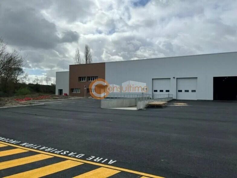 Industriel dans Carbon-Blanc à louer - Photo du bâtiment - Image 2 de 3
