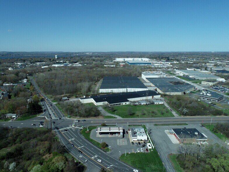 7189 Henry Clay Blvd, Liverpool, NY à louer - Photo du bâtiment - Image 2 de 43