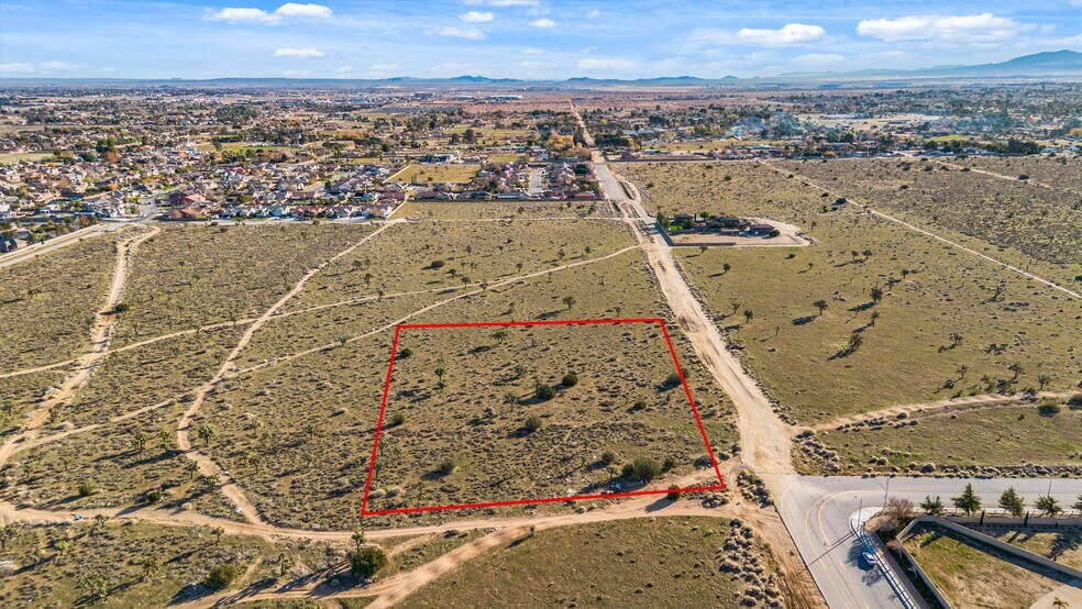 3400 W Avenue M8, Lancaster, CA à vendre - Photo du bâtiment - Image 3 de 10