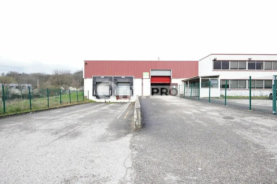 Flex in Chaponost for lease - Building Photo - Image 2 of 4