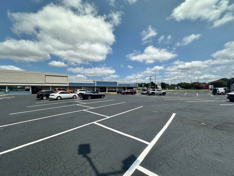 2211-2213 S Military Hwy, Chesapeake, VA à louer - Photo du bâtiment - Image 3 de 13