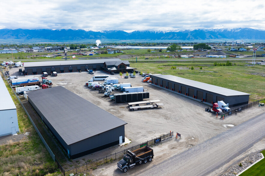 531 Business Hub portefeuille de 4 propriétés à vendre sur LoopNet.ca - Photo du bâtiment - Image 3 de 12