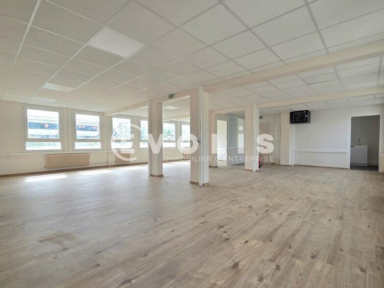 Office in Ivry-sur-Seine for lease - Interior Photo - Image 2 of 9