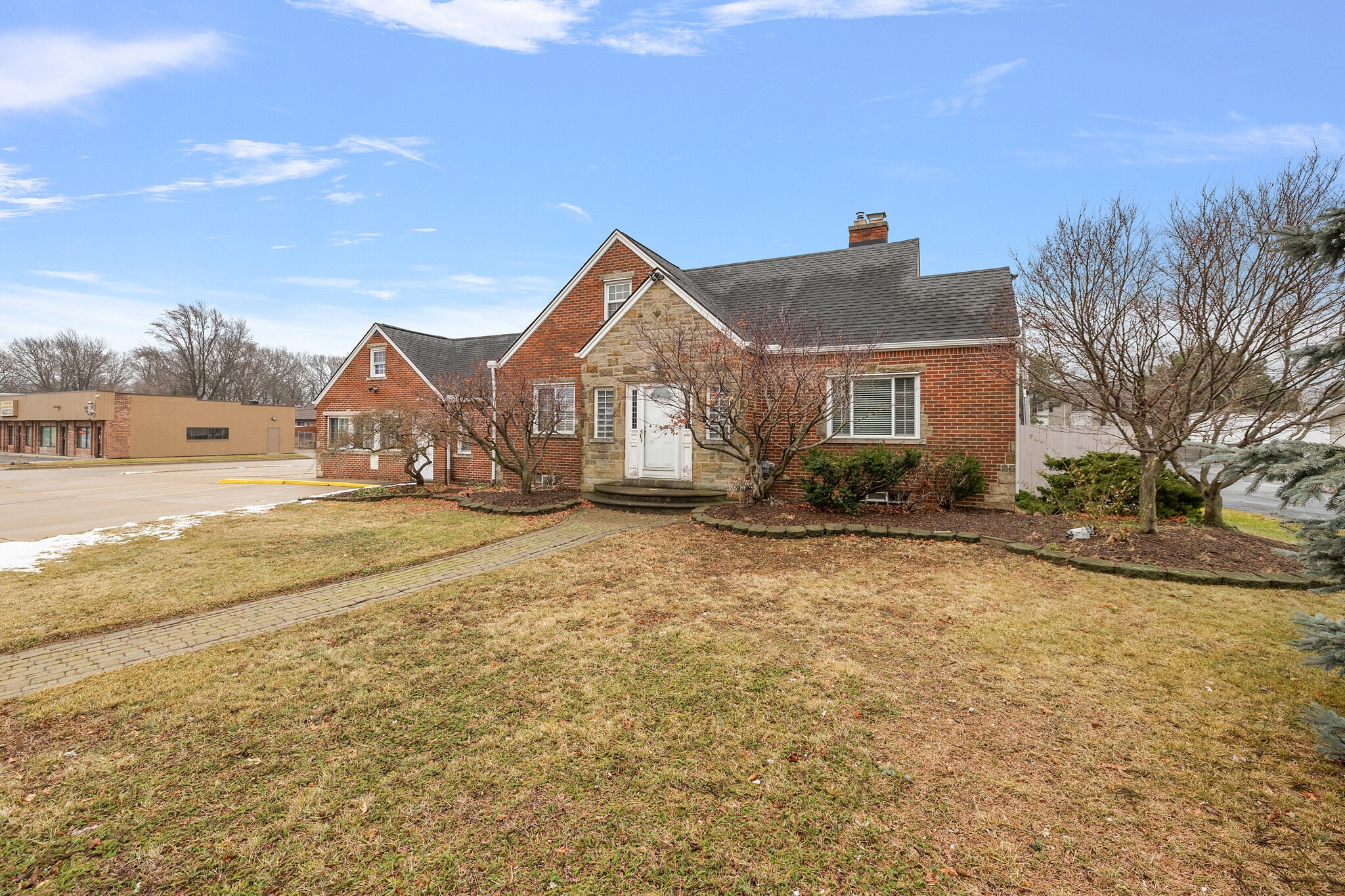 18200 E 13 Mile Rd, Roseville, MI for sale Primary Photo- Image 1 of 26