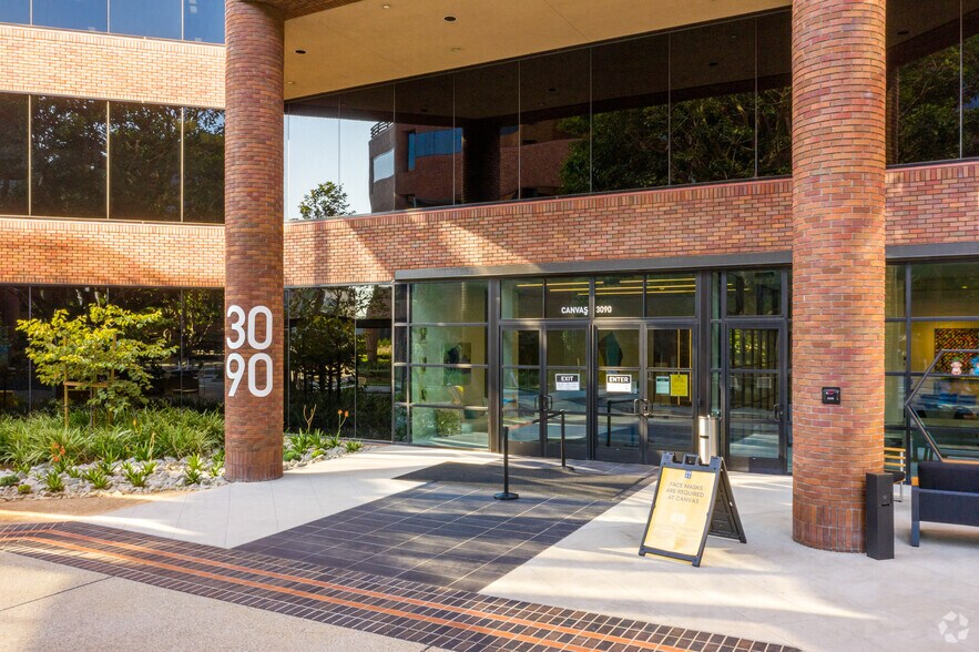 3090 Bristol St, Costa Mesa, CA à louer - Photo du bâtiment - Image 3 de 16