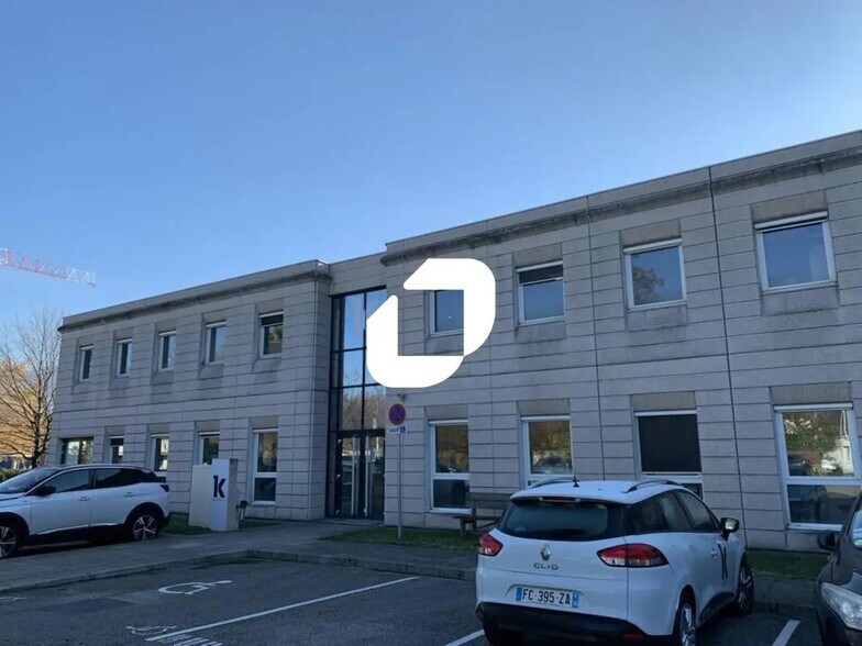 Bureau dans Échirolles à louer - Photo du bâtiment - Image 3 de 13