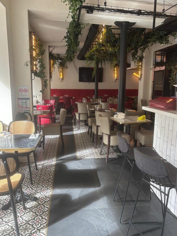 27 Rue De Rocroy, Paris, PAR 75010 - - - Interior Photo - Image 1 of 2