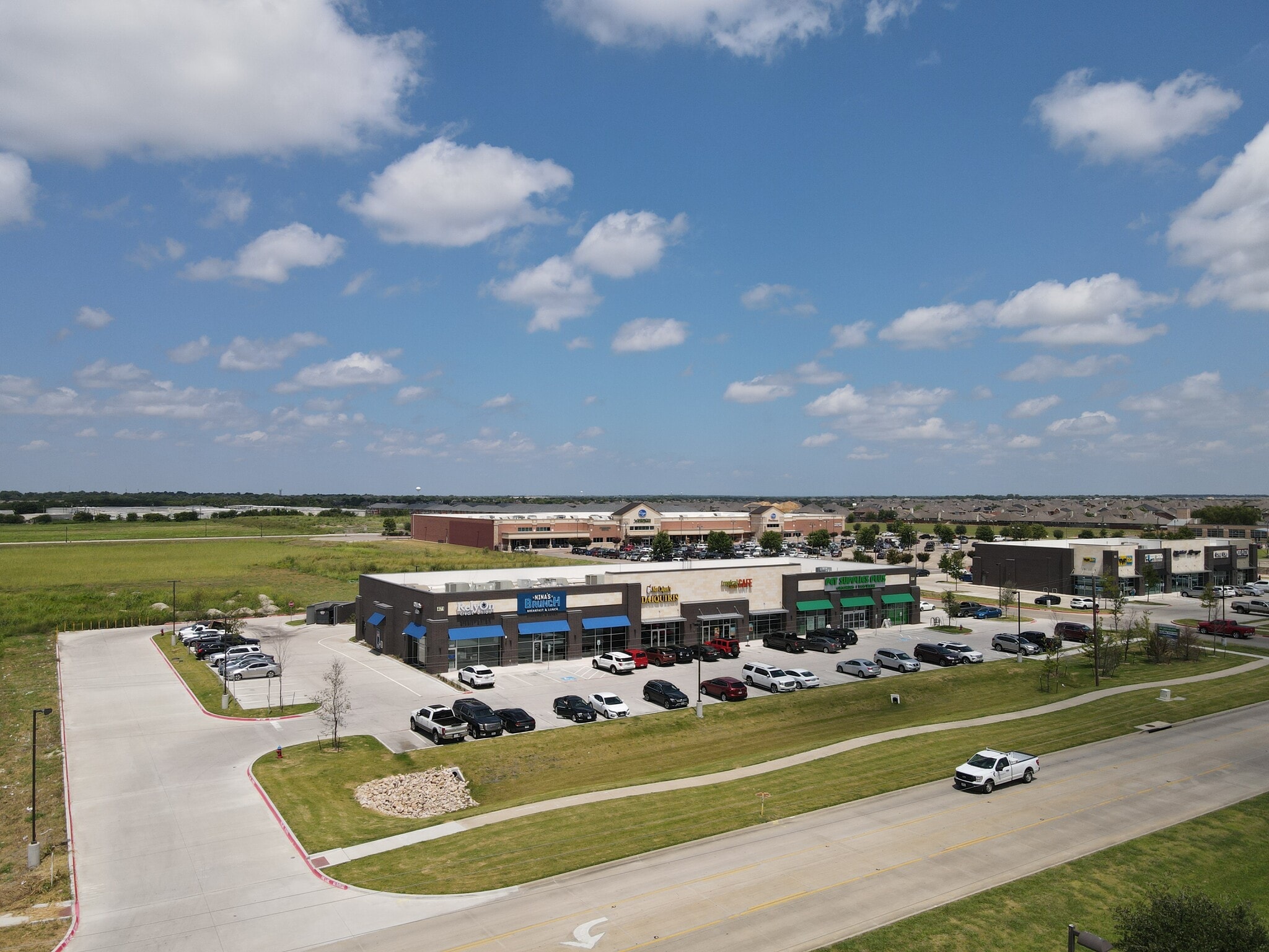 471 Marketplace Blvd, Forney, TX for lease Primary Photo- Image 1 of 14