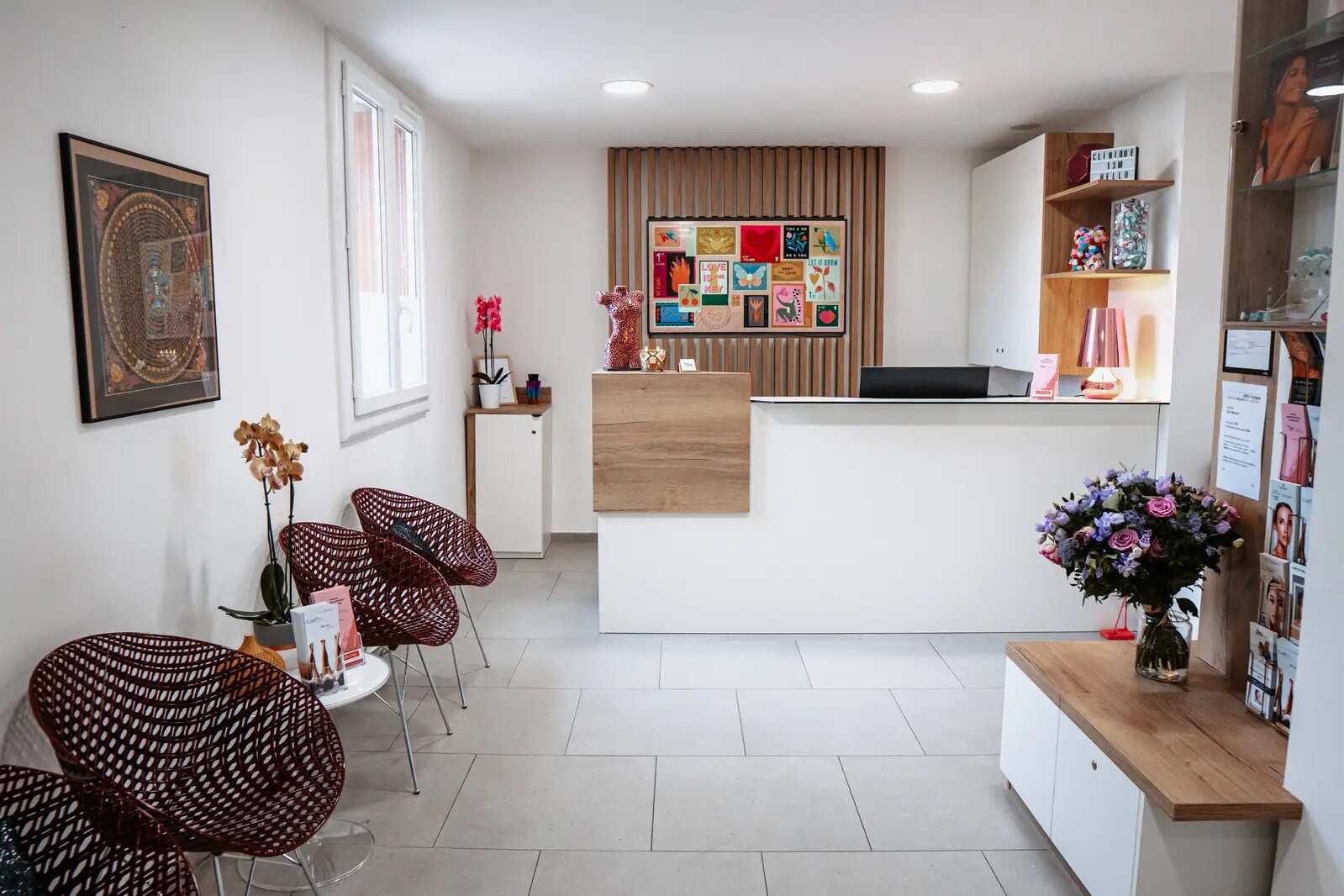 Multifamily in LUYNES for sale Lobby- Image 1 of 5