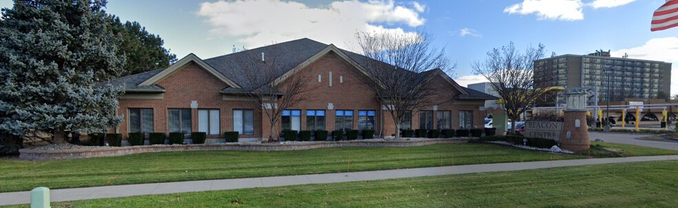 42450 Hayes Rd, Clinton Township, MI à vendre - Photo du bâtiment - Image 2 de 21