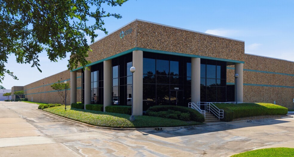 13755-13775 Benchmark Dr, Farmers Branch, TX à louer - Photo du bâtiment - Image 2 de 40