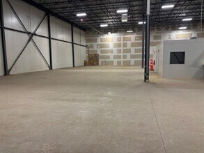 2810 Boul Guillaume-Couture, Lévis, QC à louer Photo intérieure- Image 2 de 8