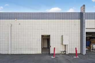 8116-8144 Deering Ave, Canoga Park, CA à louer Photo intérieure- Image 1 de 7