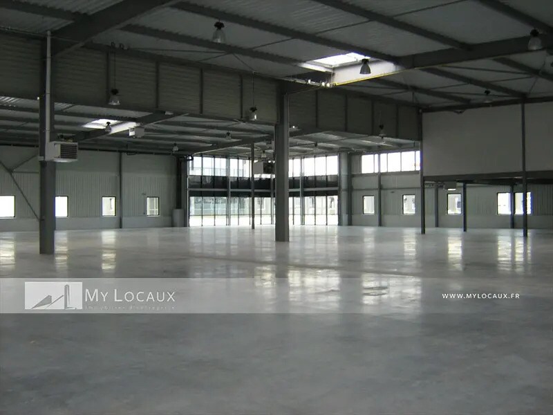 Flex in La Courneuve for lease Interior Photo- Image 1 of 6
