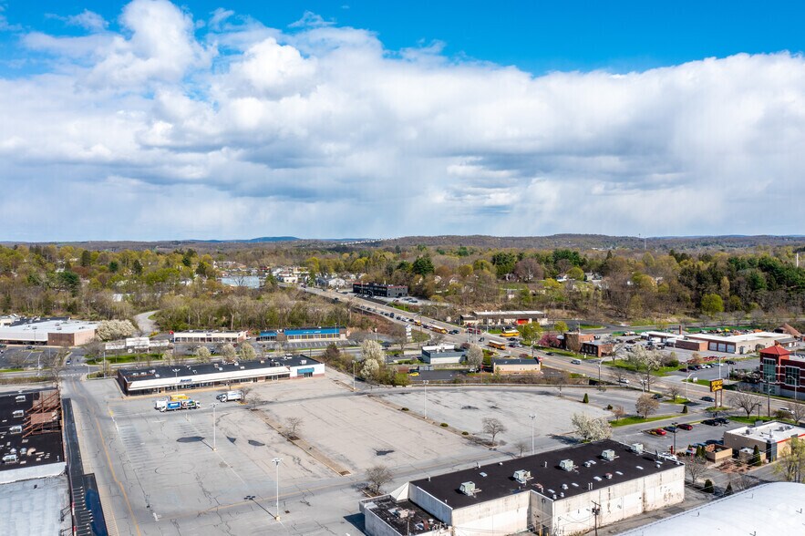 645 Dutchess Tpke, Poughkeepsie, NY à vendre - Aérien - Image 3 de 5